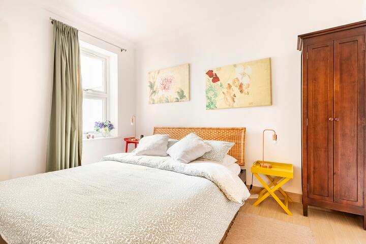 Italian designed Victorian Terrace flat in Fulham gallery image 4