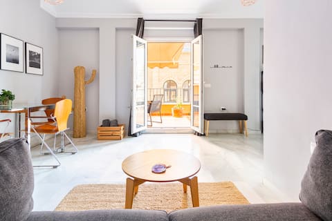 Anuncio de Airbnb popular: Apartment with a terrace in the Historic Center en Perchel Norte