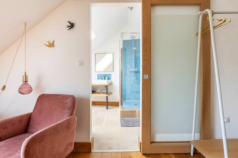 Top Airbnb: Côté Coteau: cozy apartment with vineyard view, terrace à Côte D'or