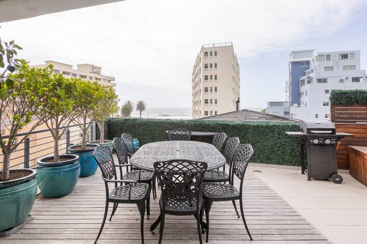 Stylish Apartment with Spacious Balcony gallery image 5