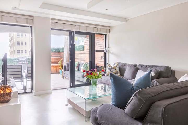 Stylish Apartment with Spacious Balcony