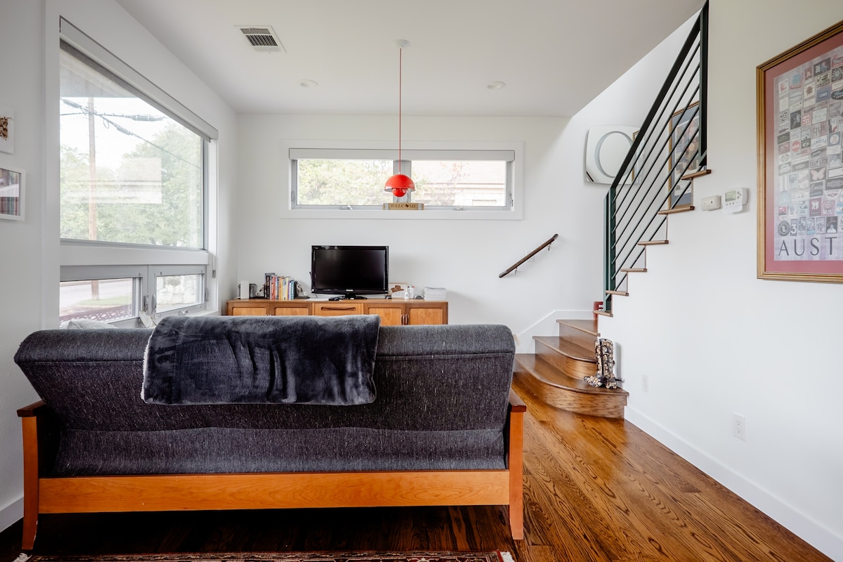 Spacious home in quiet, central neighborhood