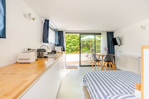 Successful Airbnb property: Independent studio, in house in Anglet, parking in Anglet