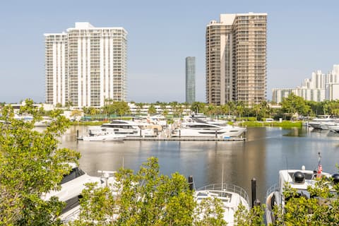 The Yacht Club at Aventura. Waterview 1 Bedroom