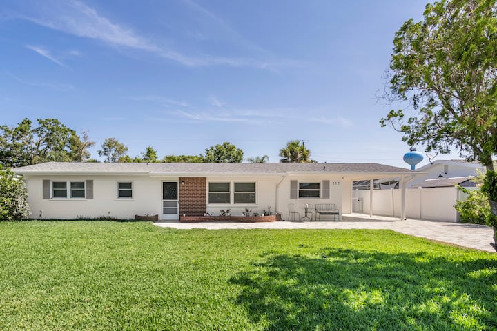 A Short Walk To The Beach! Clean, Remodeled 3 Bed - Venice, FL