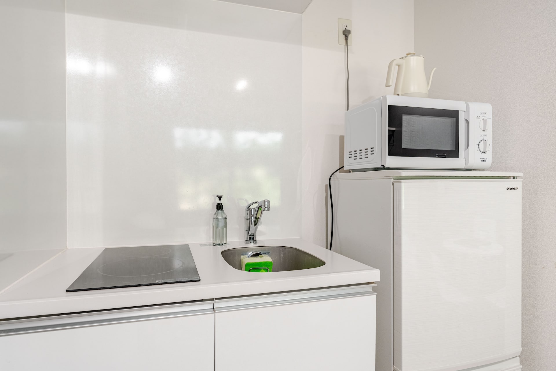 Eat's Ebisu, 10-minute walk from JR Ebisu Station, double bed apartment 102