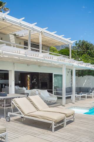 Glen Beach Bungalow Main House gallery image 2