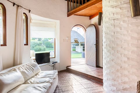Top performing Airbnb: Lovely summer cottage in Punta del Este! in San Rafael El Placer