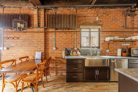 Industrial Studio: close to UW & downtown