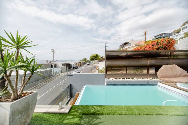 Spectacular Modern Home with Ocean Views gallery image 4