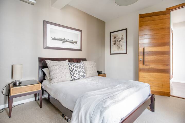 Spectacular Modern Home with Ocean Views gallery image 2