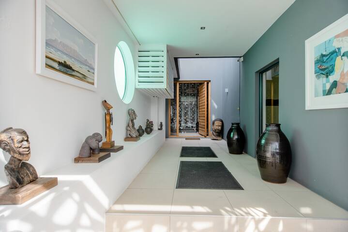 Spectacular Modern Home with Ocean Views gallery image 5