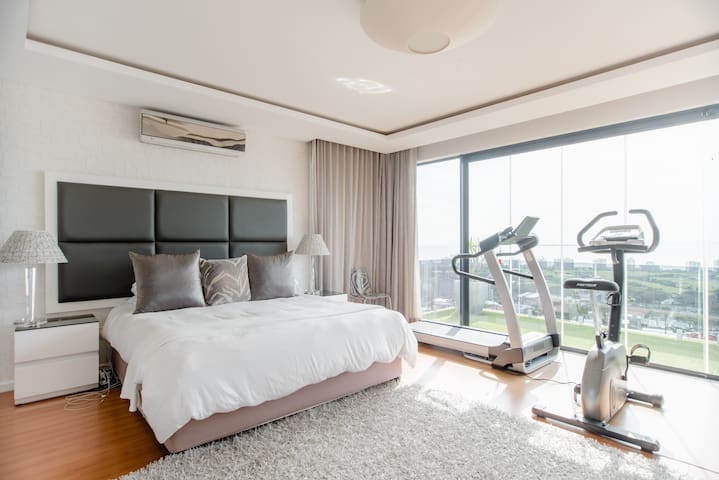 Spectacular Modern Home with Ocean Views