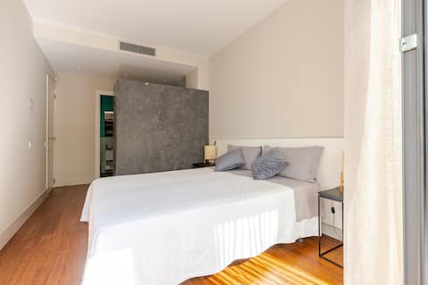 Room  A.Tren direct to bcn