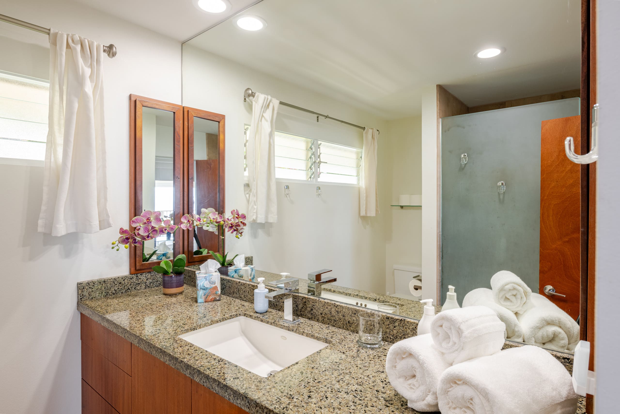 Home in Kailua-Kona · ★5.0 · 2 bedrooms · 3 beds · 1 bath - Image 2