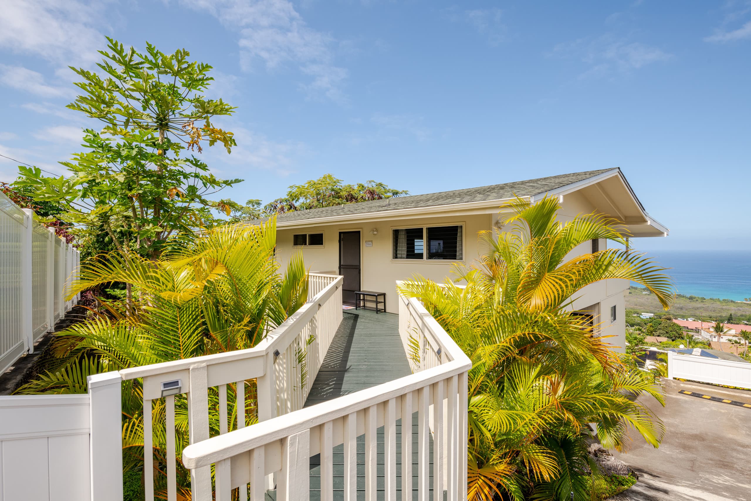 Home in Kailua-Kona · ★5.0 · 2 bedrooms · 3 beds · 1 bath - Image 5