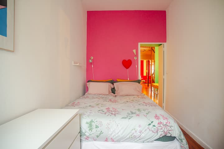 配备全新Pikolin中等硬度床垫的Pikolin标准双人床。