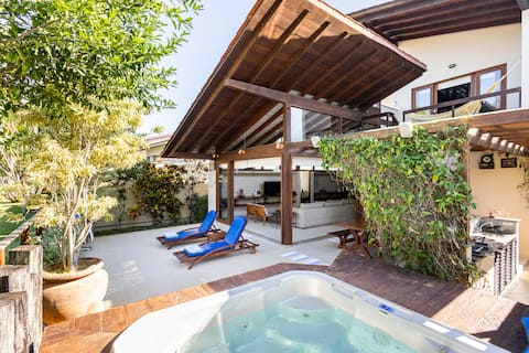 Casa c Wi-Fi, Jacuzzi and BBQ in Guaecá/SP