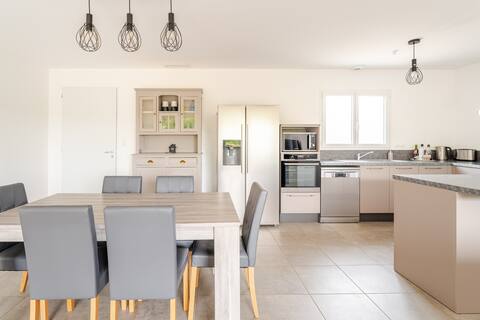 New house near Uzés and the Pont du Gard