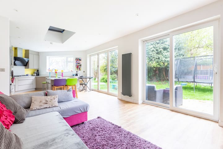 Lovely Loft Room With Stylish En-suite. - Bromley