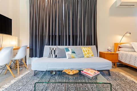 Top performing Airbnb: Stylish Guest House-ACL, F1... in Rosedale