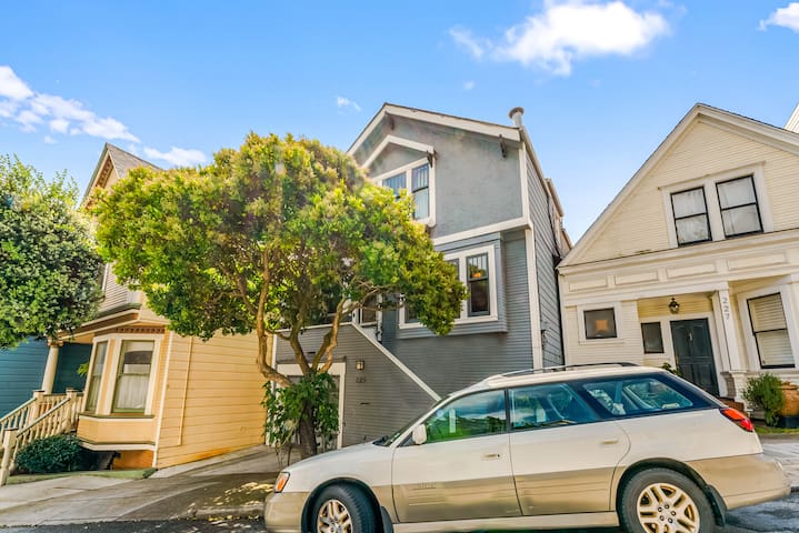 Lovely Arts & Crafts home on quiet Castro street