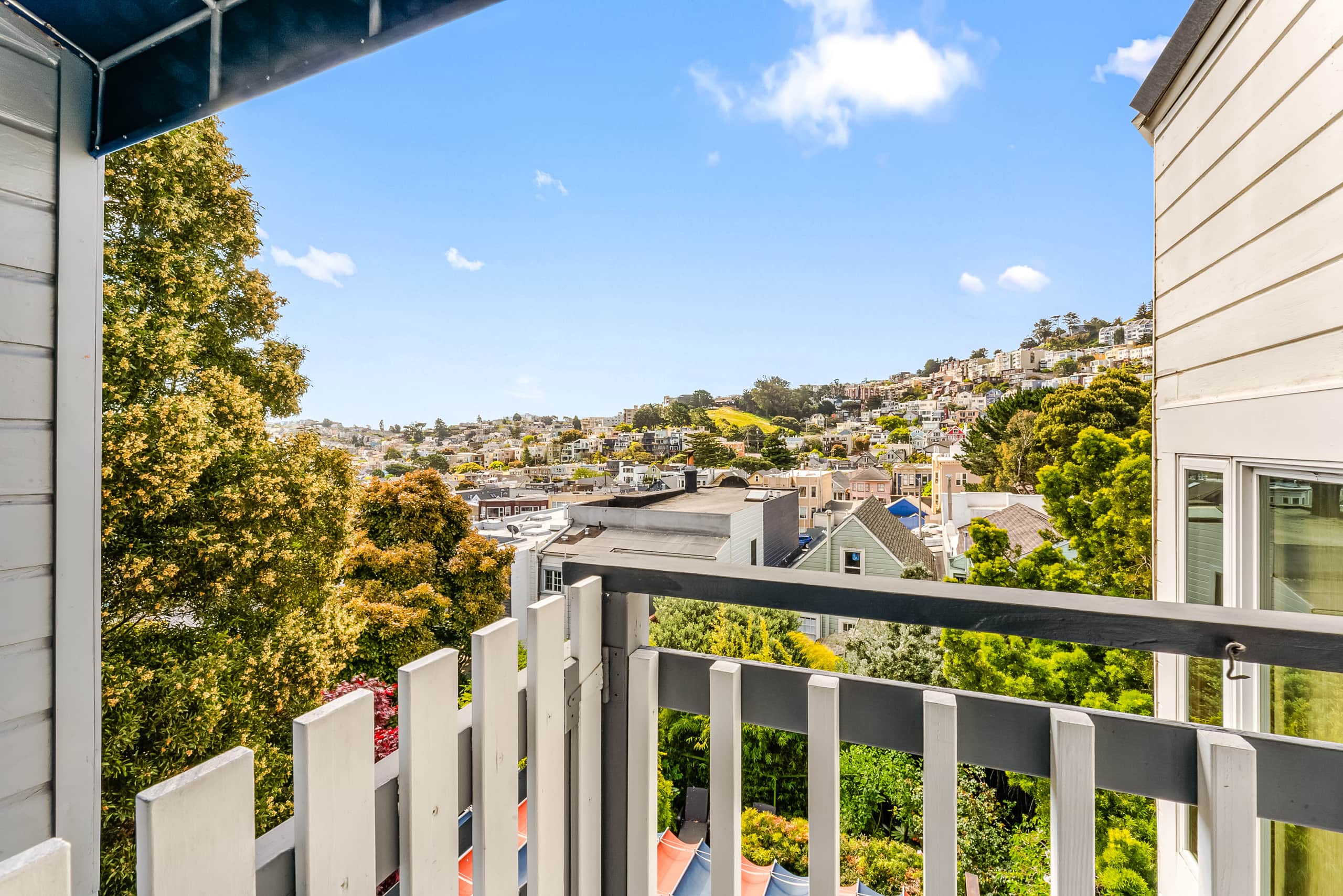 Home in San Francisco · ★4.93 · 3 bedrooms · 3 beds · 1.5 baths - Image 23