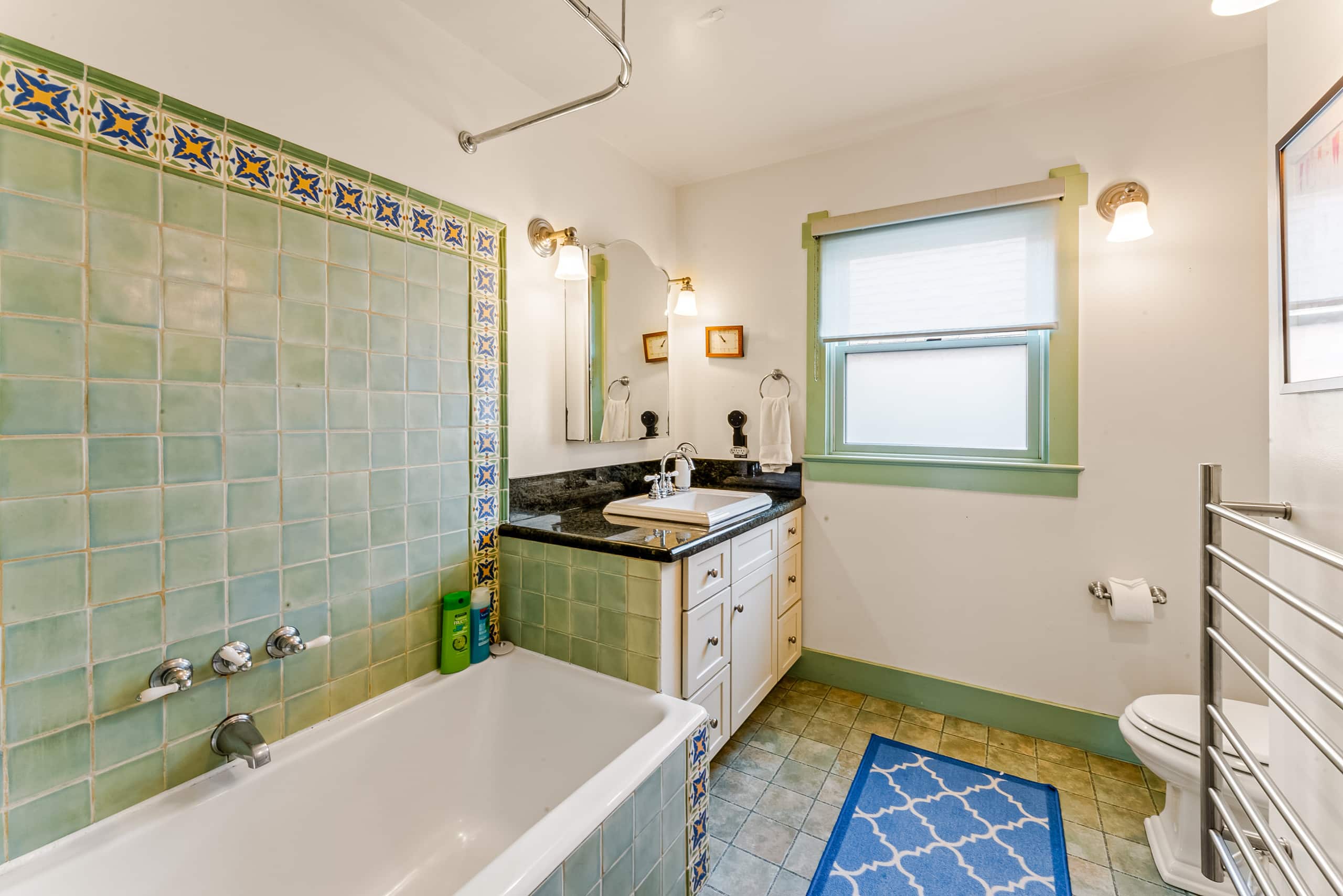 Home in San Francisco · ★4.93 · 3 bedrooms · 3 beds · 1.5 baths - Image 19