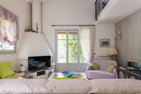 Beautiful little villa in the Garlenda Golf Club