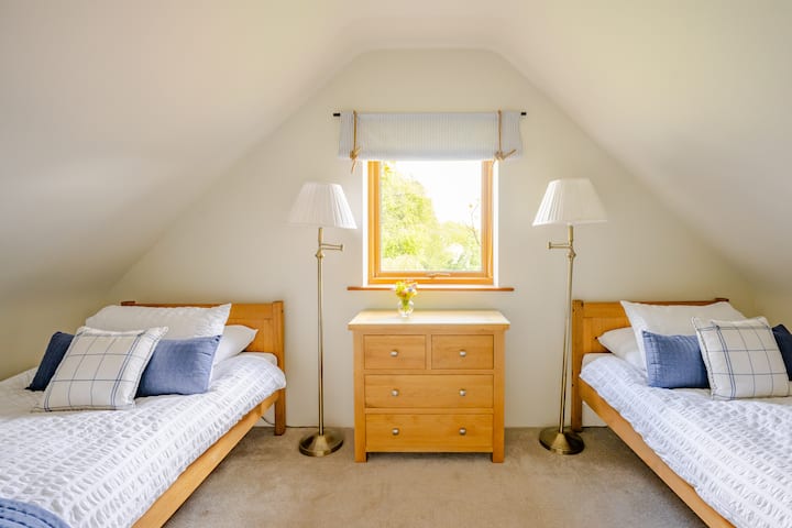 هناك إطلالة جميلة على الحديقة من الغرفة المزدوجة. 