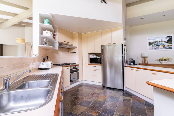 Spectacular Yarra Valley wineries, distilleries. gallery image 5