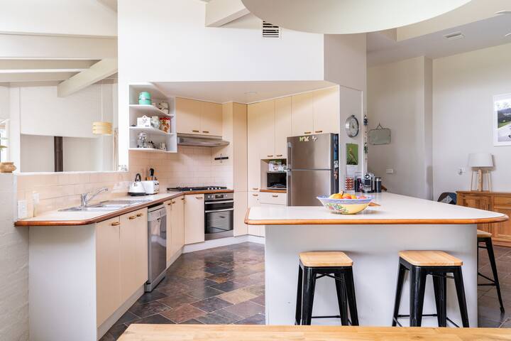 Spectacular Yarra Valley wineries, distilleries. gallery image 4