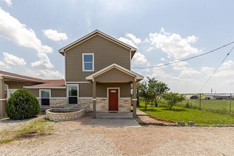 2 miles from F1 Tranquil Townhouse