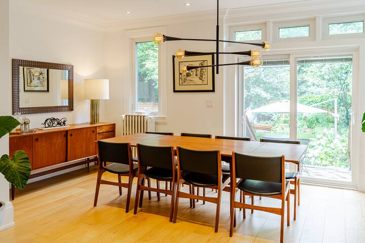 Spacious luxury home by Casa Loma gallery image 3