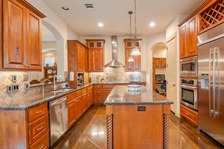 Pool/Spa, Pet friendly, Downstairs Master gallery image 4