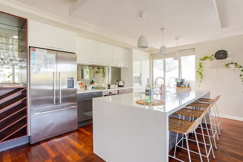 Amazing house! Across from Park! Close to beach!