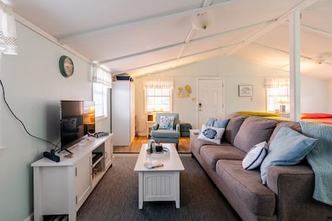 Top Airbnb: Gulf Shores with a view-One block to the beach! in Gulf Shores / Orange Beach