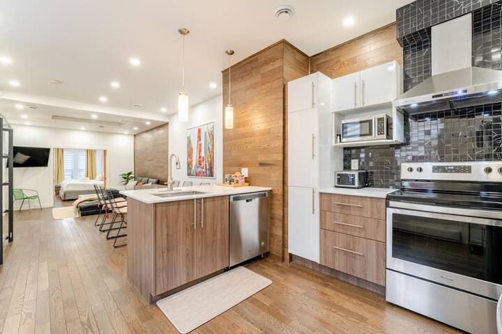 3BR Apt DT/King Bed/Indoor Parking/AC gallery image 3