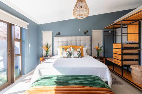 Unit 1 - Upmarket & Stylish Private Studio for two