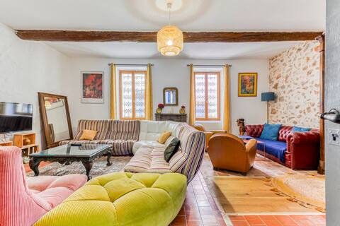Large winemaker's house classified ***.