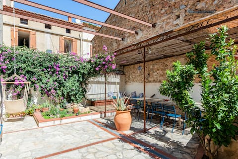 Large winegrower's house classified ***.