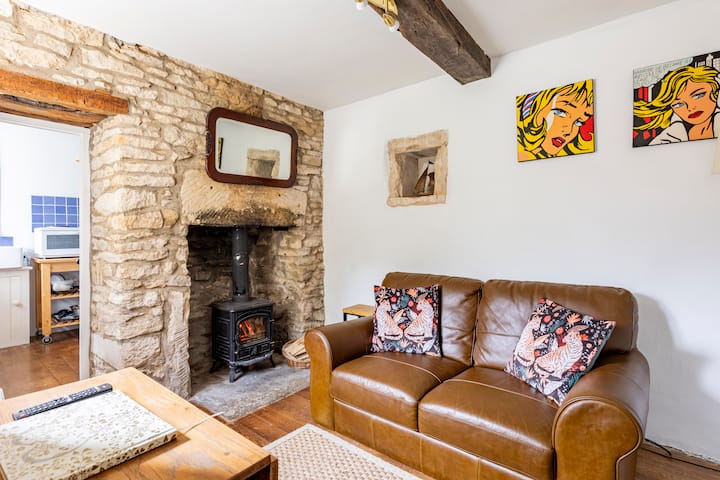 Cosy And Quiet Cottage Nestled In The Cotswolds - Tetbury