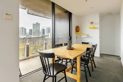 Melbourne city living with a view