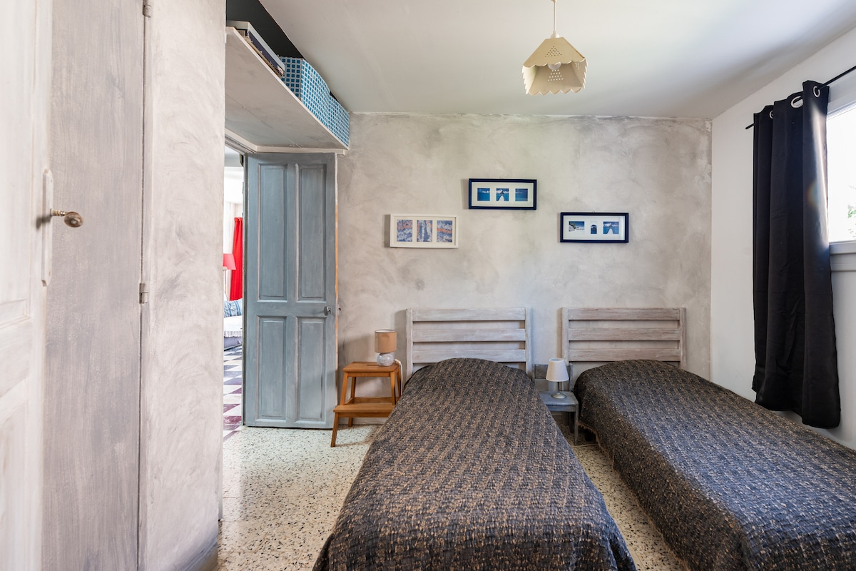 dormitorio 2 (camas modulares en cama doble de 160/190 cm)
contigua habitación