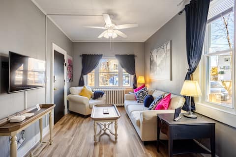 Central Town 1BR Furnished Apt - Prime Location