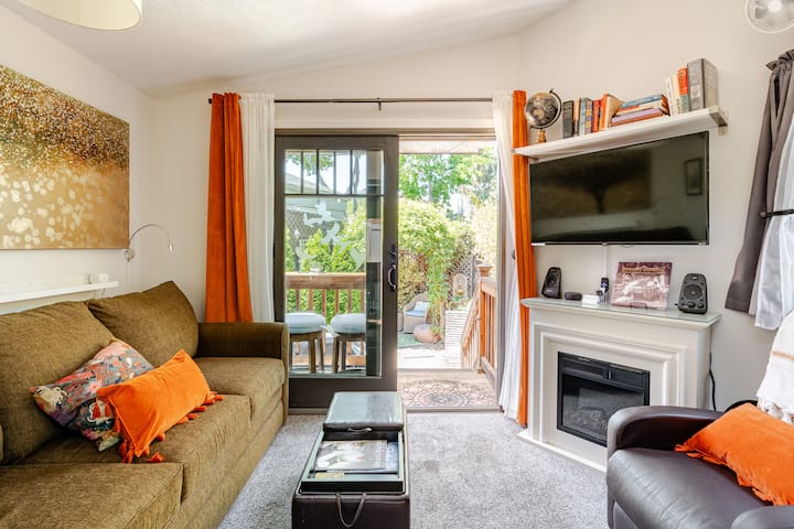 Den/Obývacia izba s elektrickým krbom.