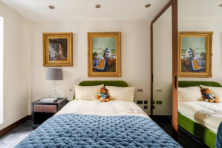 Elegant Mayfair Townhouse Steps off Bond Street W1 gallery image 5