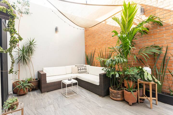 Modern with large private terrace & rooftop pool gallery image 3