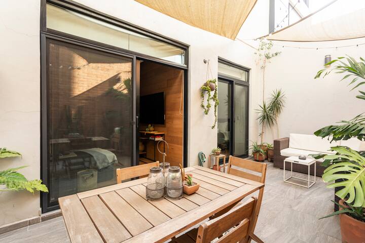 Modern with large private terrace & rooftop pool gallery image 5