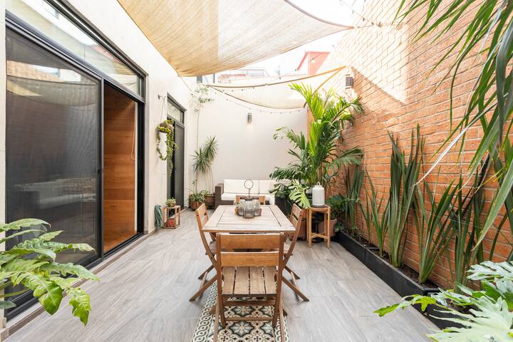 Modern with large private terrace & rooftop pool gallery image 4